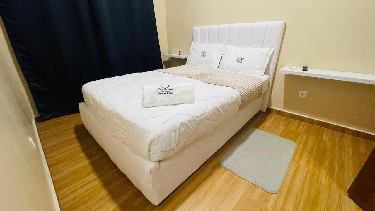 Quarto Casal com cama de casal